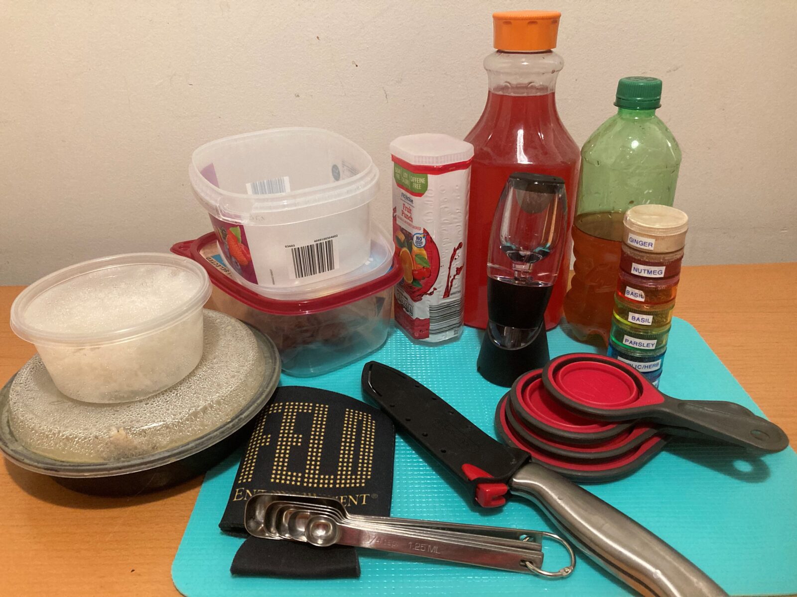 Photo with various kitchen items